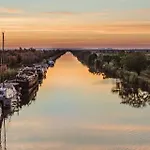 بوتيل Bord Du Canal Du Rhone A Sete Sur 