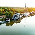 Bord Du Canal Du Rhone A Sete Sur 