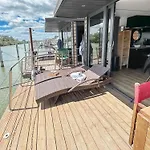 Bord Du Canal Du Rhone A Sete Sur 