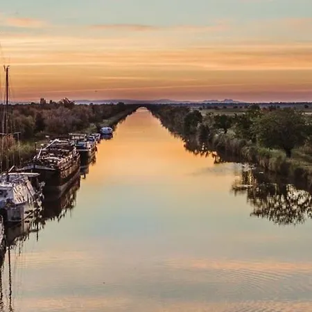 Botel Bord Du Canal Du Rhone A Sete Sur 