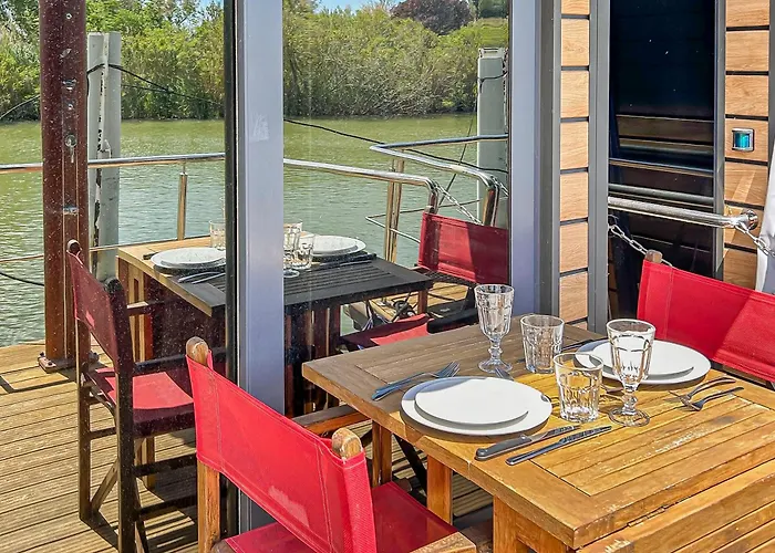 Bord Du Canal Du Rhone A Sete Sur 